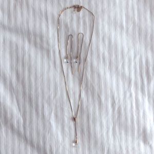 Pendant and earrings Gold tone and crystal